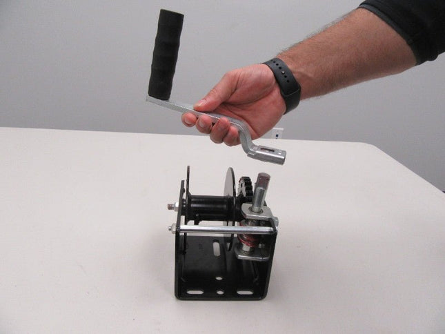 First Team Worm Gear Driven Winch FT8100W FT8100W - Play and Sync